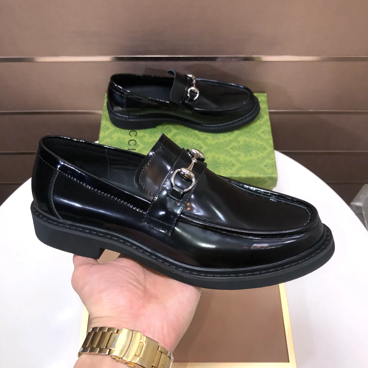 Ex-factory price 540💰The top Italian luxury men’s shoe giant (GUCCI) (Gucci) (full cowhide lining) is now available🍃Original European style🔰 Pleasant to the eye😍In order to make the shoes more durable and non-deformable🌀The production continues to follow traditional methods but there is still no lack of innovation💪Select original sheepskin for the leather♻️ Smooth, natural and exceptionally bright⭐Made of imported cowhide The rich man’s first choice 38-45 (45 customized)